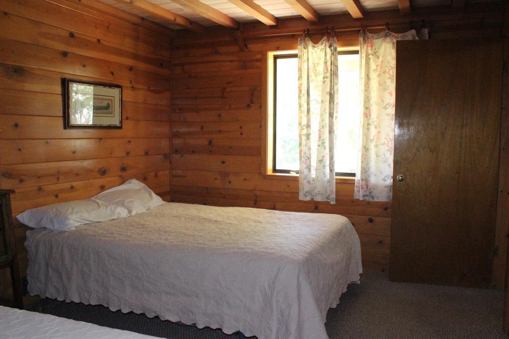 Twin Lakes Resort Bridgeport Rum bild