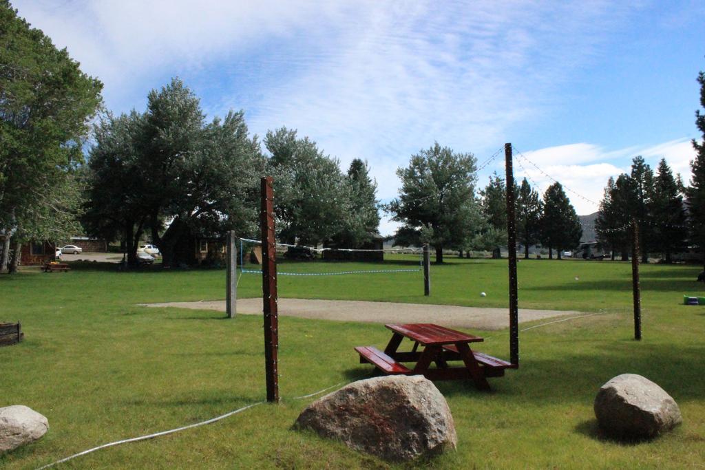 Twin Lakes Resort Bridgeport Exteriör bild