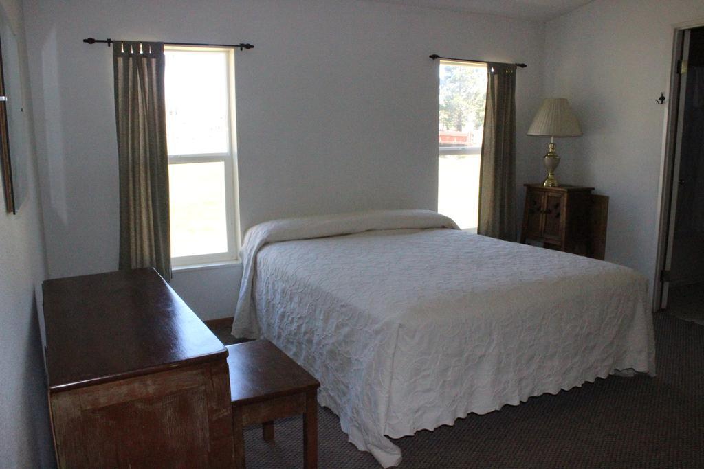Twin Lakes Resort Bridgeport Rum bild