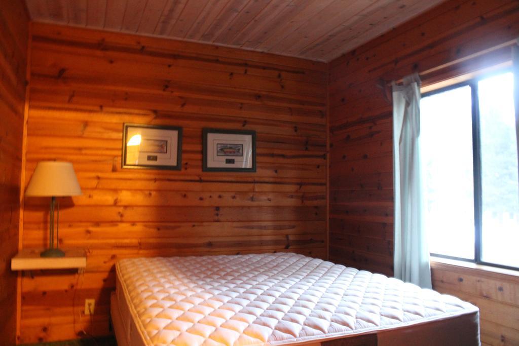 Twin Lakes Resort Bridgeport Rum bild