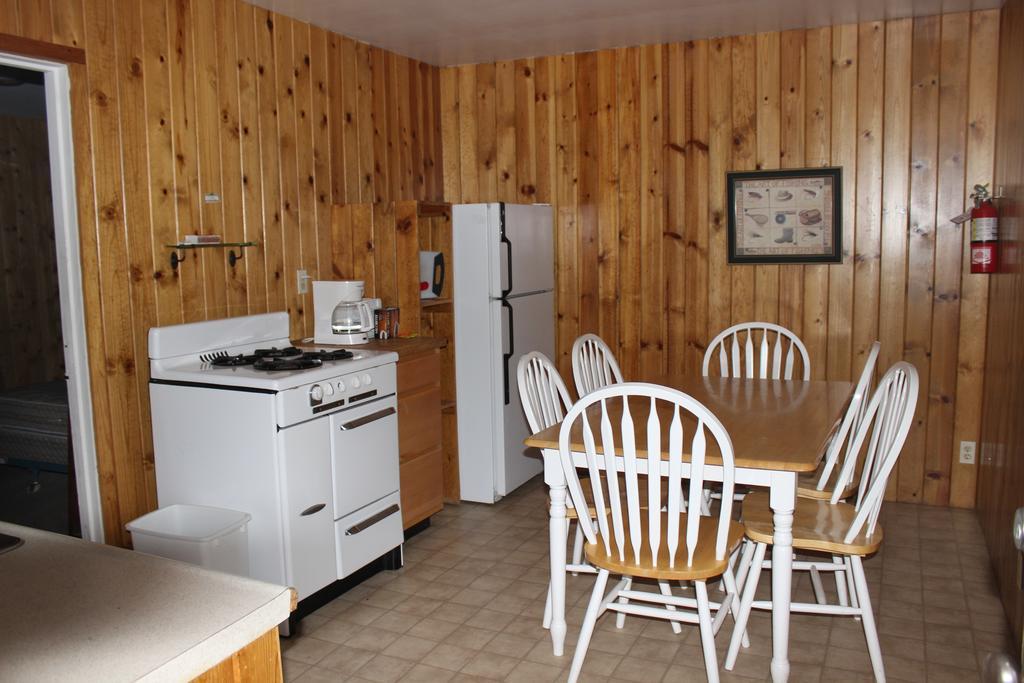 Twin Lakes Resort Bridgeport Rum bild